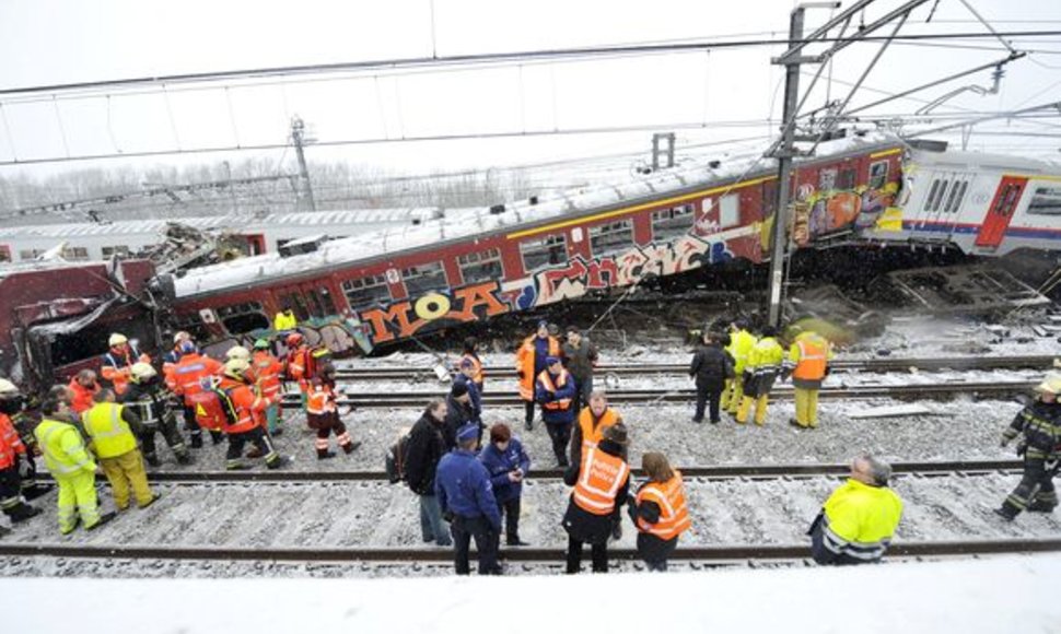 Traukiniai Belgijoje greičiausiai susidūrė dėl blogų oro sąlygų 