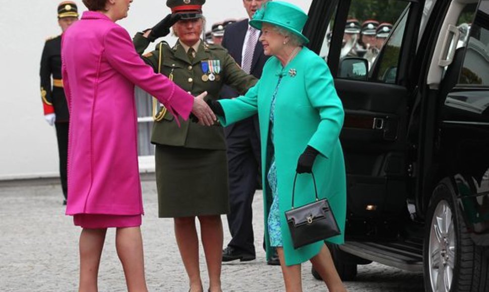 Elizabeth II lankosi Airijoje