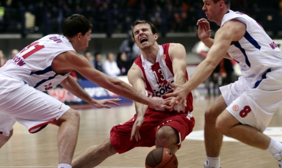 Martynas Gecevičius (centre) neišgelbėjo „Olympiacos“ nuo pralaimėjimo CSKA