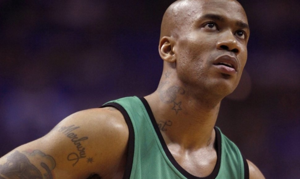 Beviltiškų epizodų serijoje du kamuolius prarado ir Stephonas Marbury.