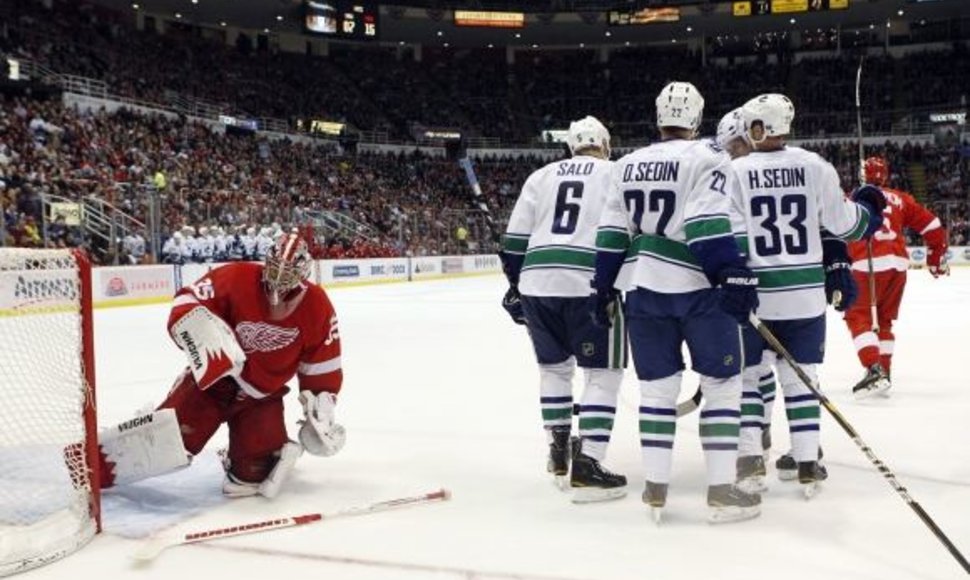 „Red Wings“ klubą nuskriaudė „Canucks“ ledo ritulininkus.