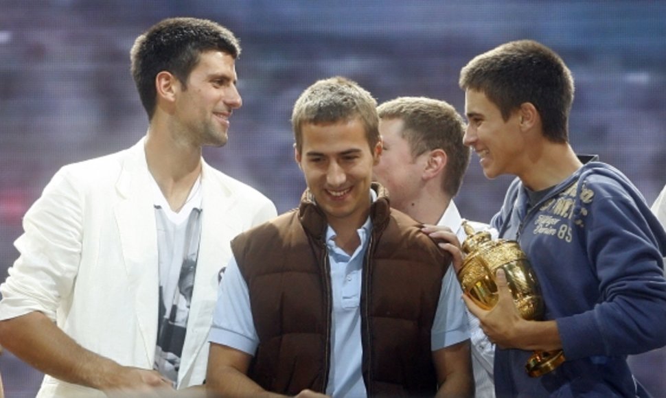 Novakas Džokovičius kartu su broliais – Džordže (centre) ir Marko (dešinėje).