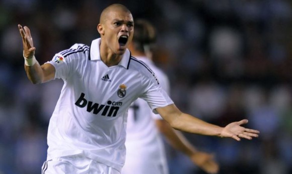 Į karališkąjį Madrido „Real“ klubą Pepe atvyko 2007 metais iš „Porto“ ekipos, už 30 mln. eurų (daugiau kaip 170 mln. Lt) sumą.