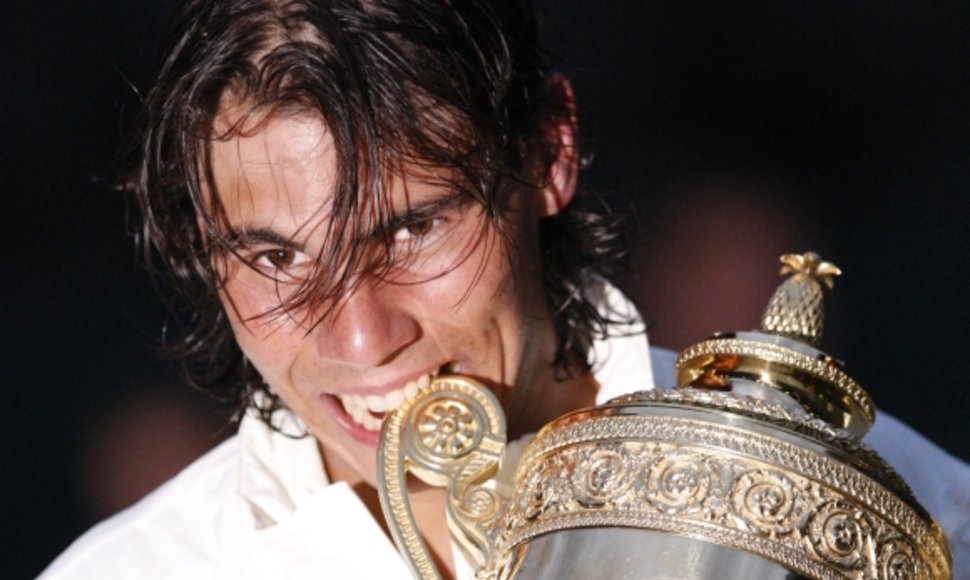 Negindamas pernai pirmą kartą karjeroje laimėto Vimbldono teniso turnyro R.Nadalis tikriausiai prarastų pirmosios pasaulio raketės titulą