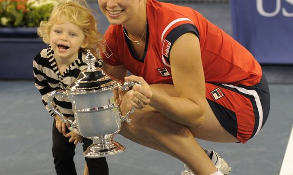 Po 27 mėnesių motinystės atostogų į teniso kortus sugrįžusi K.Clijsters pasakiška pergale atvirajame JAV teniso čempionate džiaugėsi kartu su dukra Jada