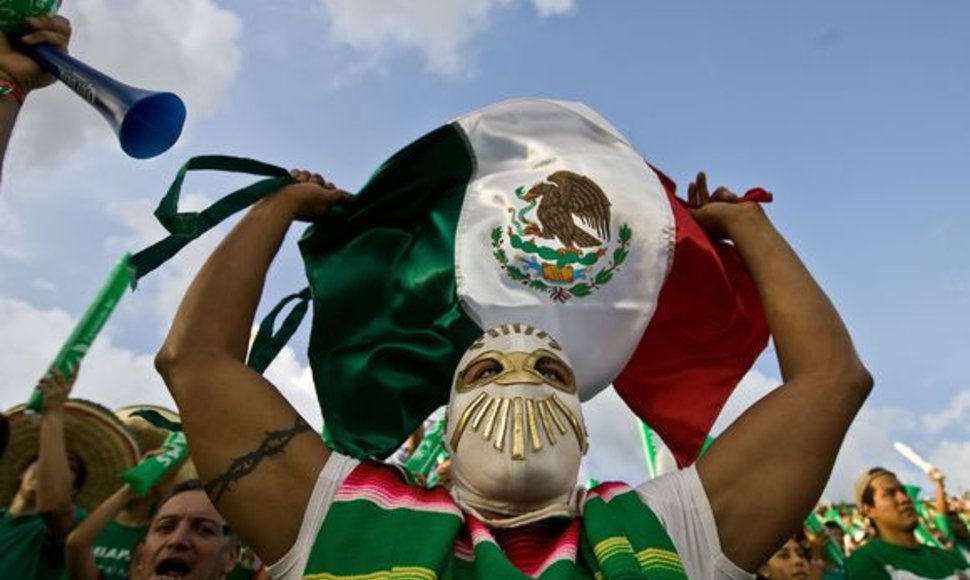 Meksikos futbolo gerbėjai neturės galimybės savo šalyje 2018 arba 2022 metais išvysti pasaulio futbolo čempionatą