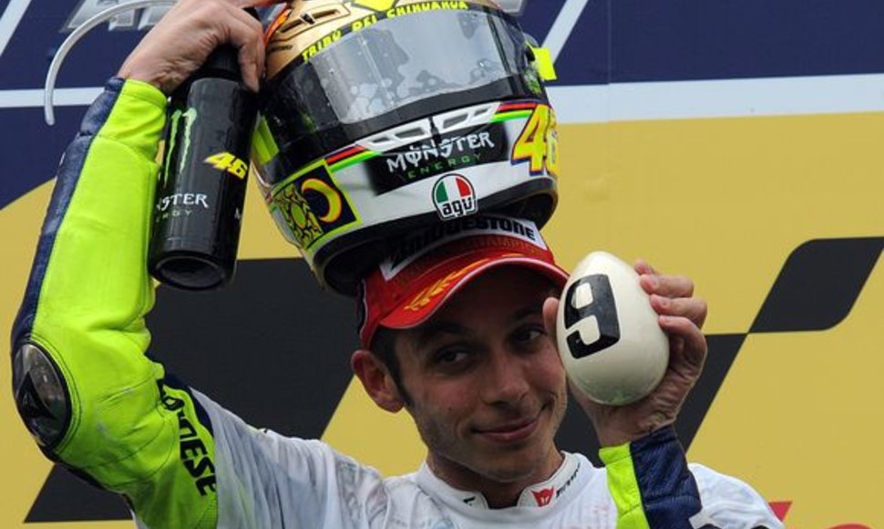 Skaičiuojant ir žemesnių motociklų klasių rezultatus pasaulio čempionu V.Rossi per savo karjerą tapo jau devintą kartą.
