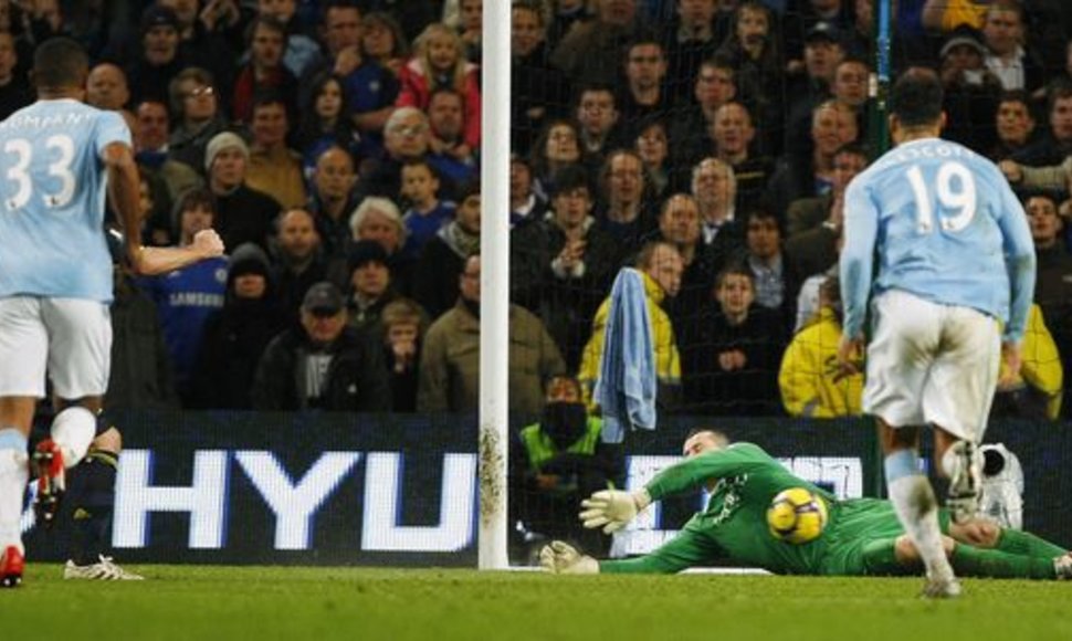 „Manchester City“ pergalės kalviu tapo vartininkas Shay Givenas mačo pabaigoje atrėmęs F.Lampardo smūgį nuo 11 metrų žymos
