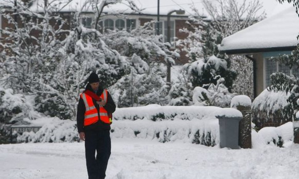 Kai kuriose Didžiosios Britanijos vietose sninga jau daugiau nei pusės paros