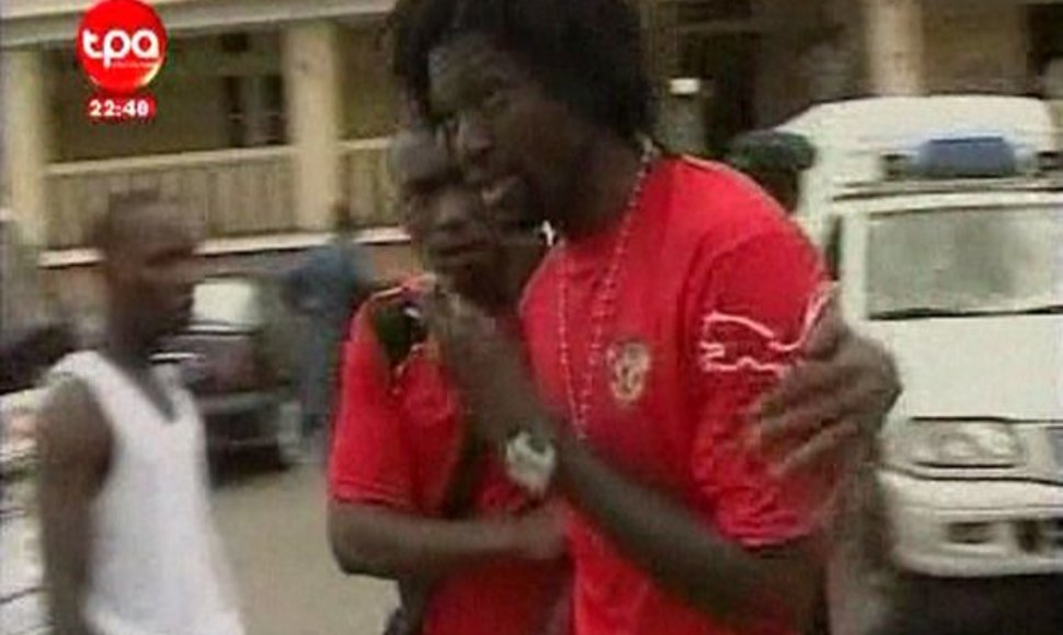 Ginkluotų užpuolikų taikiniu tapusiame Togo futbolo rinktinės autobuse važiavo ir tokios pasaulio futbolo žvaigždės kaip E.Adebayoras iš „Manchester City“ klubo