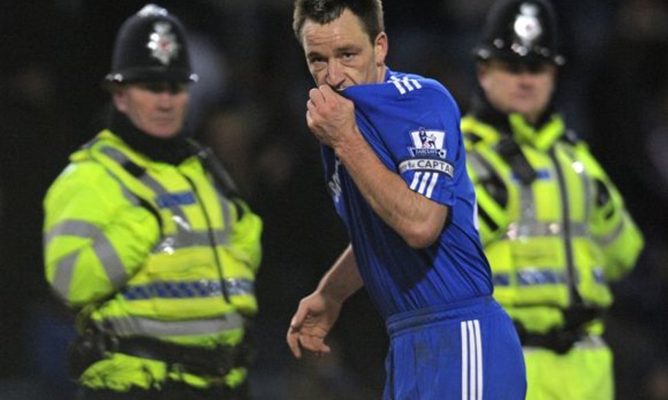 „Chelsea“ kapitonas J.Terry susižeidė per paskutiniąsias Anglijos čempionato rungtynes