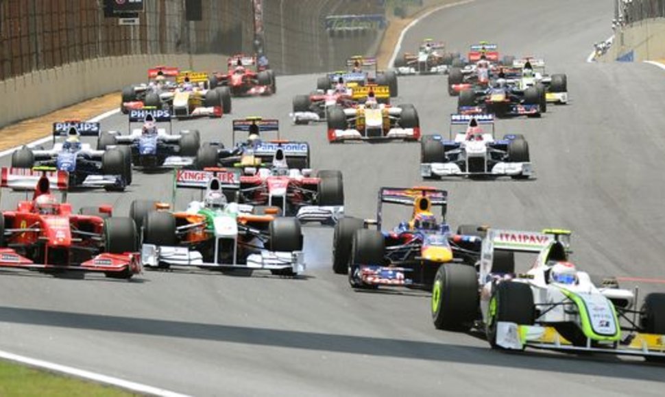 Šiemet prie „Formulės-1“ varžybų starto linijos gali išsirikiuoti net 14 komandų
