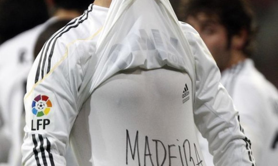 C.Ronaldo savo įvartį skyrė gimtajai Madeiros salai, kurioje per potvynius ir purvo nuošliaužas žuvo 42 žmonės