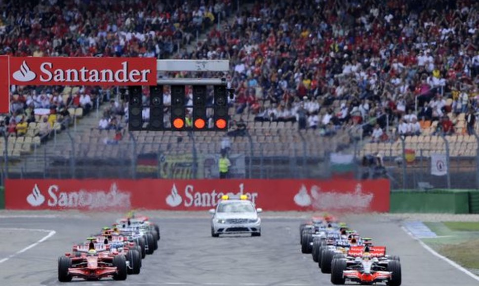 Prie 2010 metų „Formulės–1“ čempionato starto linijos išsirikiuos 12 komandų