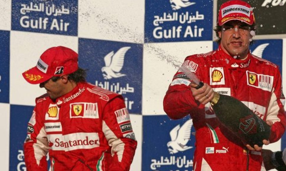 „Ferrari“ ekipą drasko F.Alosno (dešinėje) ir F.Massa nesutarimai