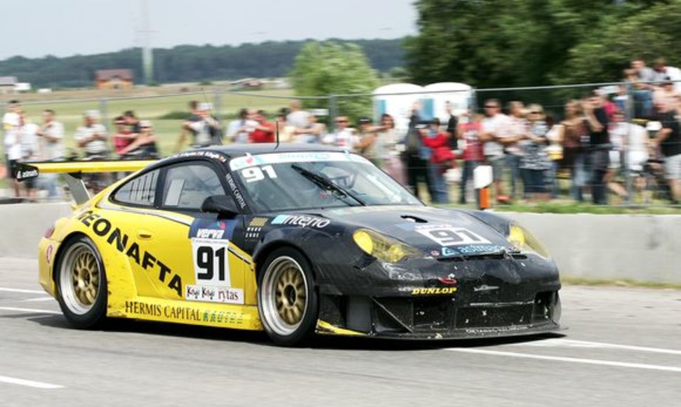 Vieni pagrindinių favoritų – „Oktanas Racing“ ekipos sportininkai broliai Nemunas ir Nerijus Dagiliai, vairuosiantys „Porsche 997“, jau užsiregistravo lenktynėse