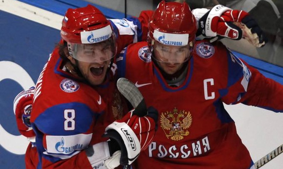 Rusijos ledo ritulininkai džiaugiasi pergale