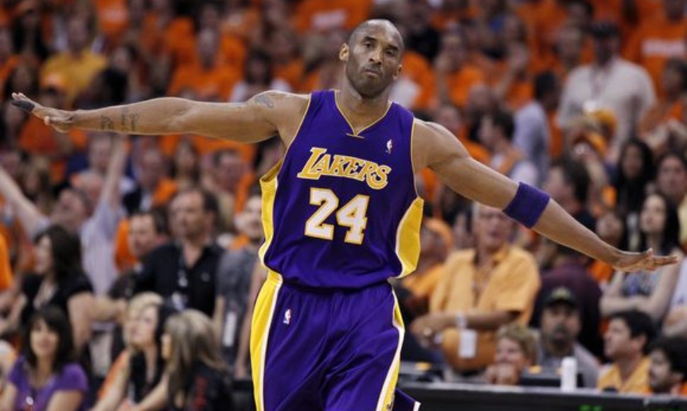 „Lakers“ į finalą vedė įspūdingai žaidęs K.Bryantas