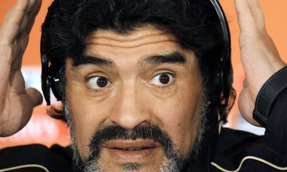 Maradona nepagailėjo karčių žodžių jį kritikavusiems Pele ir Platini