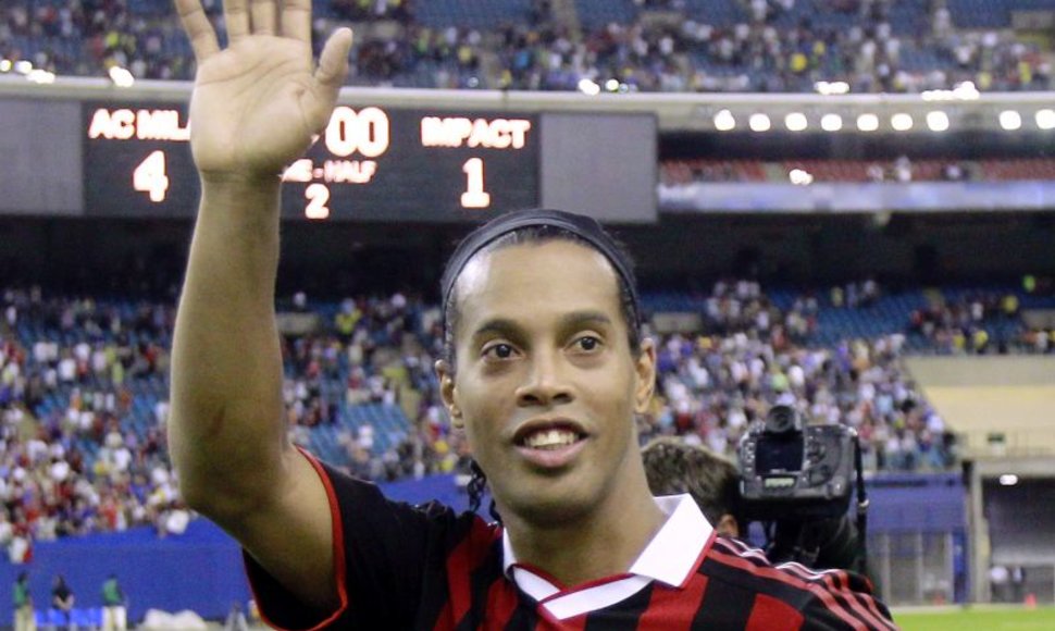 Ronaldinho gali atsisveikinti su „AC Milan“ klubu ir grįžti rungtyniauti į Braziliją