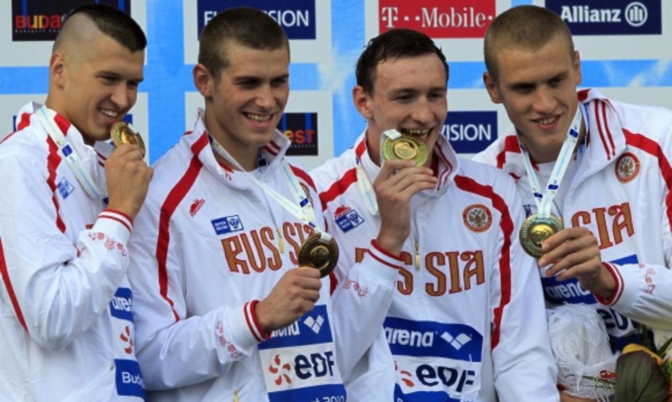 Vyrų estafetės keturi po 100 m laisvuoju stiliumi čempionais tapo rusai