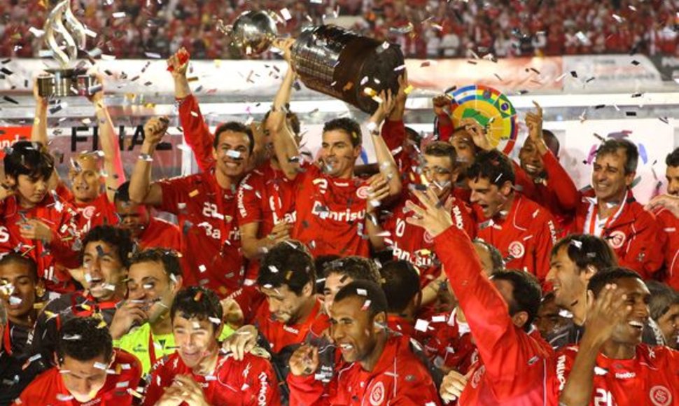 „Internacional“ klubas „Copa Libertadores“ taurę iškovojo antrą kartą klubo istorijoje