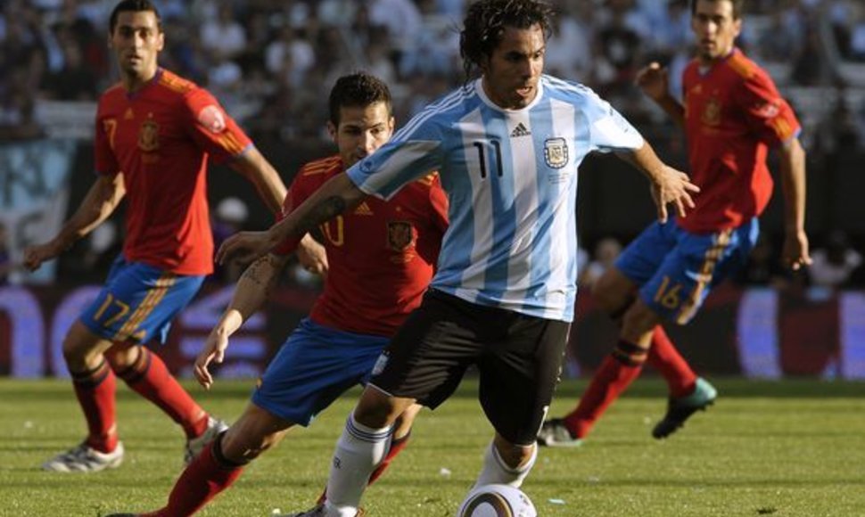 Argentiniečiai nepasigailėjo pasaulio čempionų ispanų