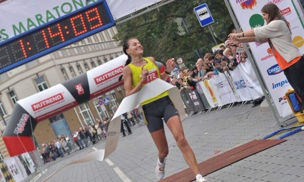 Moterų grupėje pusę maratono greičiausiai nubėgo Diana Lobačevskė