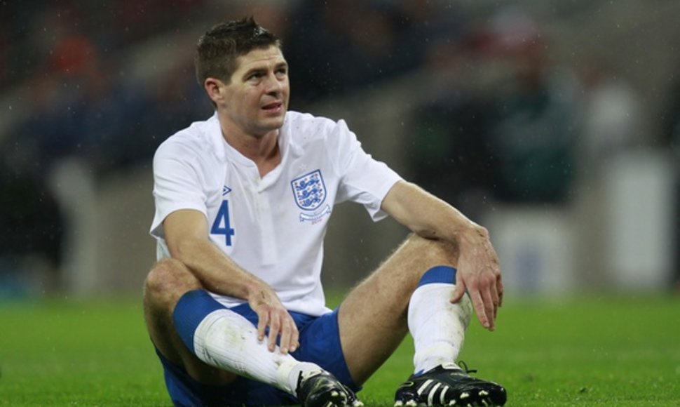 S.Gerrardas traumą patyrė gindamas šalies garbę