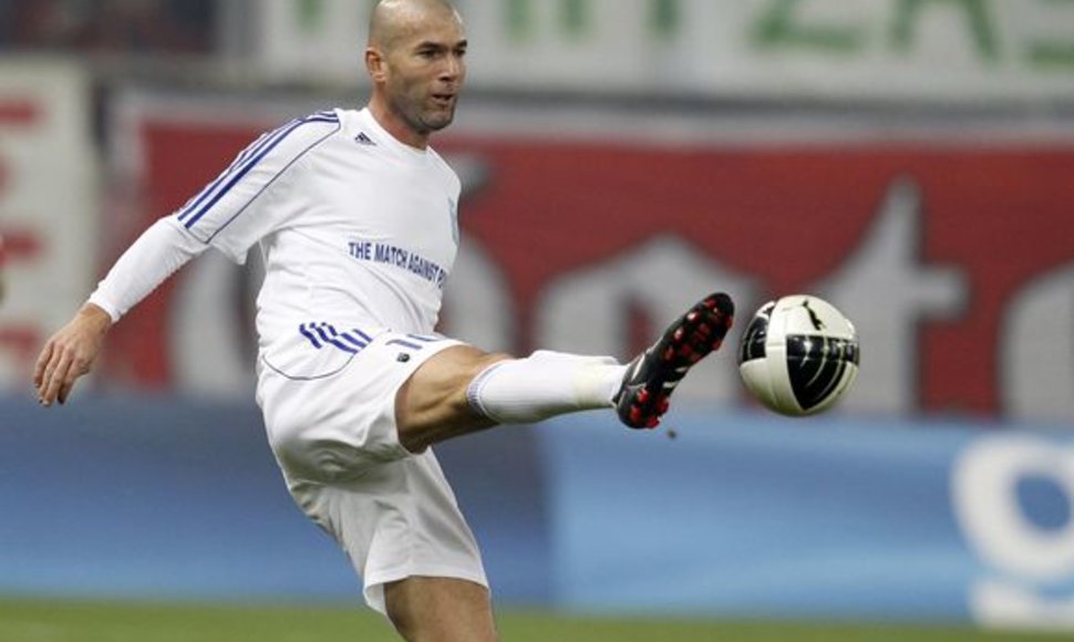Z.Zidane'as stebino futbolo kamuolio valdymo triukais.
