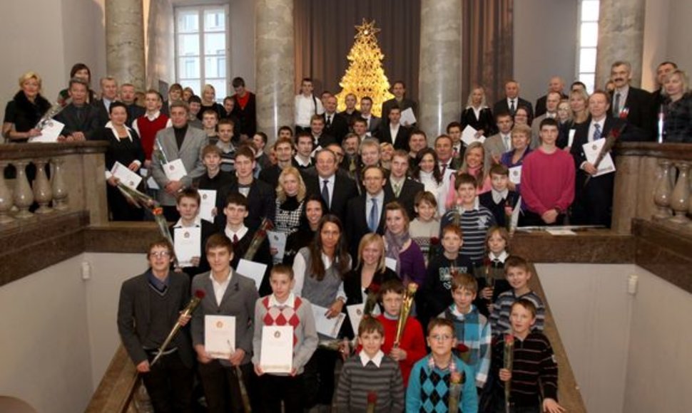 Padėkos raštai buvo įtaikti apie 200 Vilniaus vardą garsinantiems sportininkams.