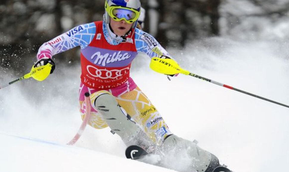 Lindsey Vonn nuo kalno leidosi greičiausiai ir tiksliausiai.