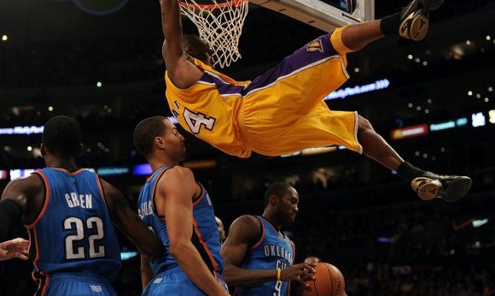 Kobe Bryantas ir „Lakers“ pranoko „Thunder“.