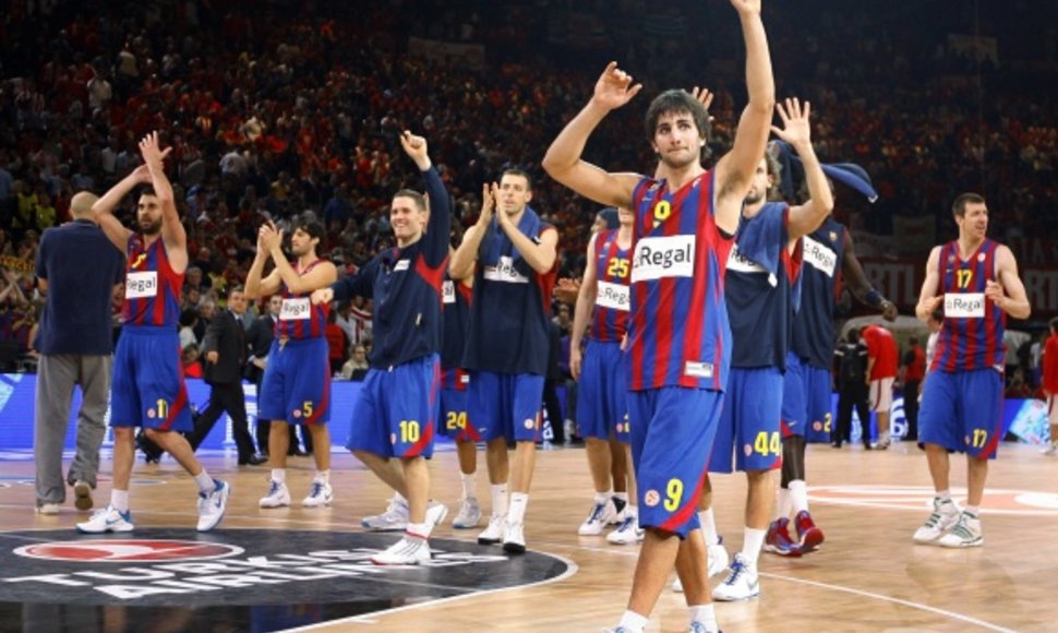 „Barcelona“ krepšininkai džiaugiasi pergale.