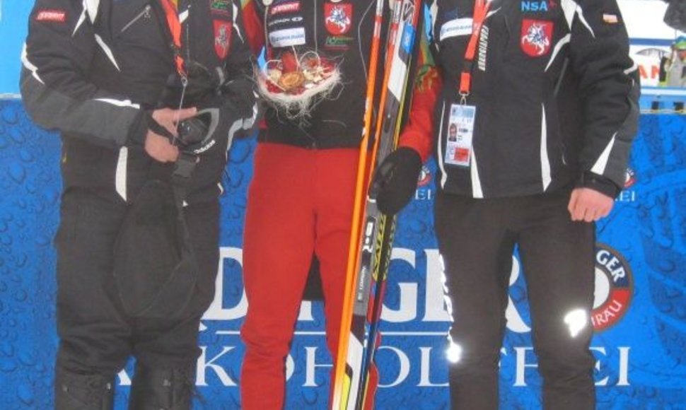 Tomas Kaukėnas (c.) su treneriais V.Korchaginu ir A.Bučeliu