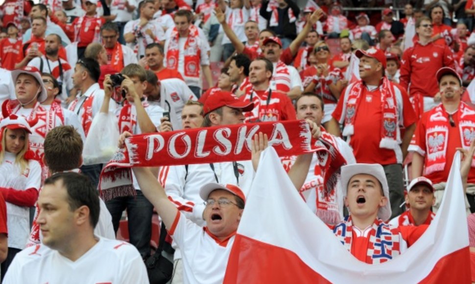 Lenkijos futbolo sirgaliai garsėja agresyvumu.