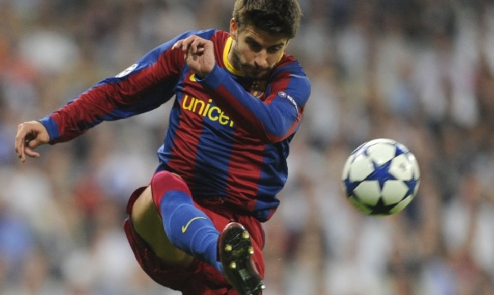„Barcelona“ gynėjas Gerardas Pique atsikirto į varžovų kritiką.