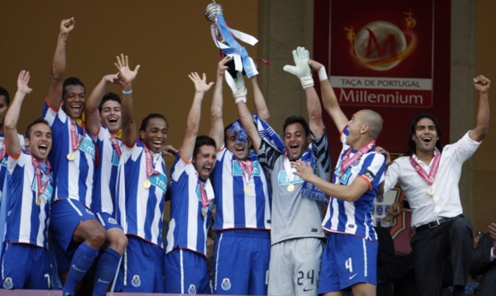 „Porto“ futbolininkai šį sezoną virš galvos kėlė tris taures.