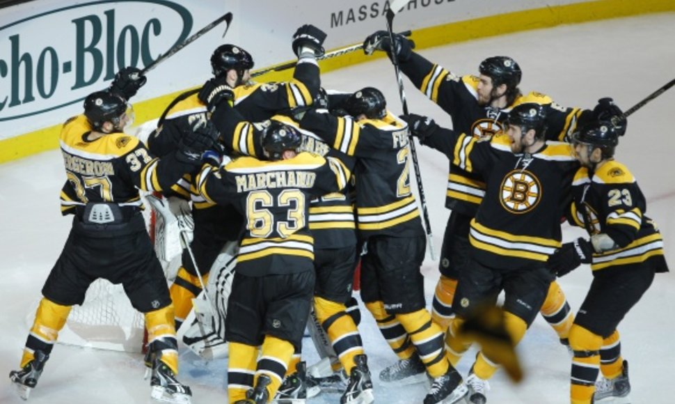 „Bruins“ ledo ritulininkai lemiamame Rytų konferencijos finalo mače palaužė „Lightning“ klubą.