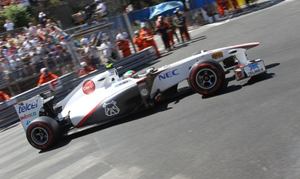 Sergio Perezas patyrė šiurpią avariją.