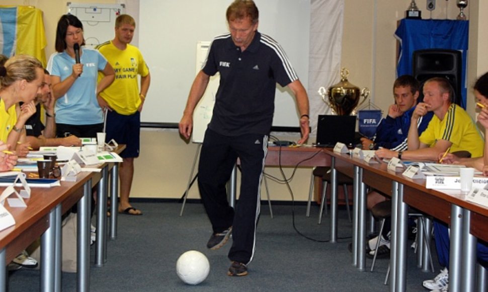 FIFA instruktorius iš Vokietijos Horstas Kriete.