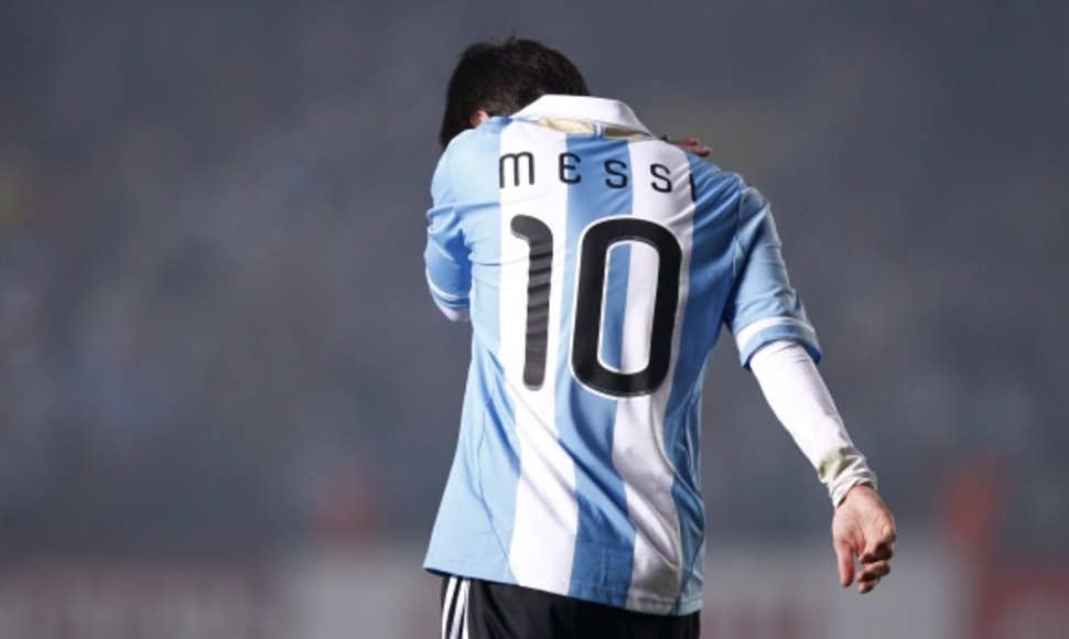 Iškovoti pirmosios pergalės Argentinai nepadėjo net geriausias pasaulio futbolininkas Lionelis Messi.