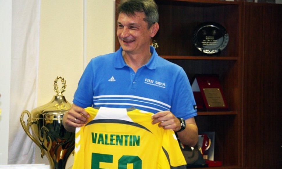 Buvęs garsus futbolo arbitras Valentinas Ivanovas.
