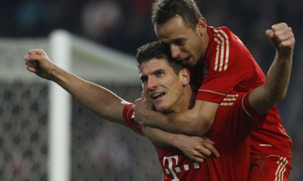 Abu įvarčius „Bayern“ klubui pelnė Mario Gomezas.