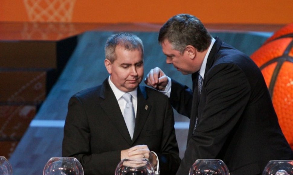 Ukrainos krepšinio federacijos prezidentas Aleksandras Volkovas (dešinėje).