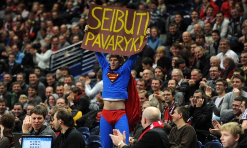 Supermenas buvo ginkluotas plakatu &bdquo;Seibuti, pavaryk!&ldquo;
