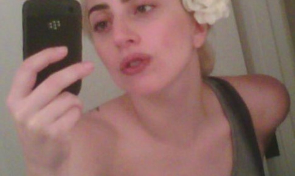 Lady Gaga be makiažo