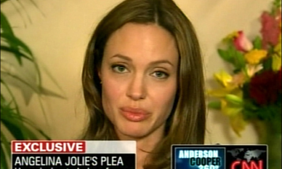 Angelina Jolie susigraudino.