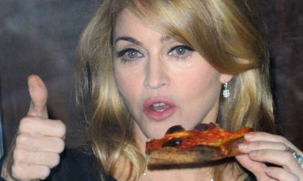Madonna nutarė paragauti picos.