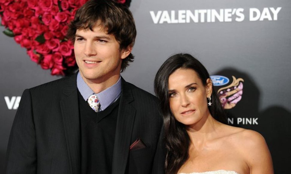 Ashtonas Kutcheris ir Demi Moore 2010-aisiais Holivude vykusioje romantiško filmo „Valentino diena“ premjeroje